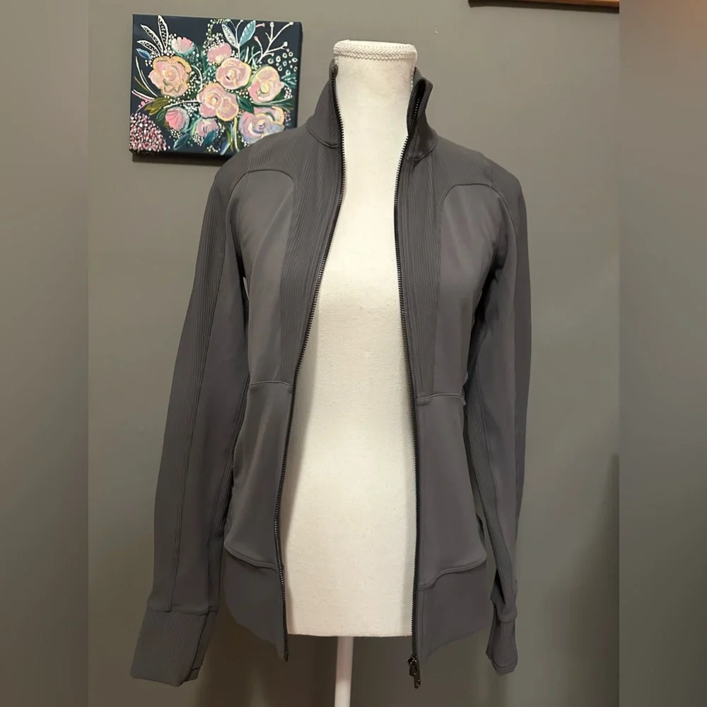 Lululemon Athletica Movement to Movement Jacket in Titanium- New With Tags - Picture 10 of 14